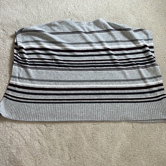 Loft Poncho - Picture 2 of 6